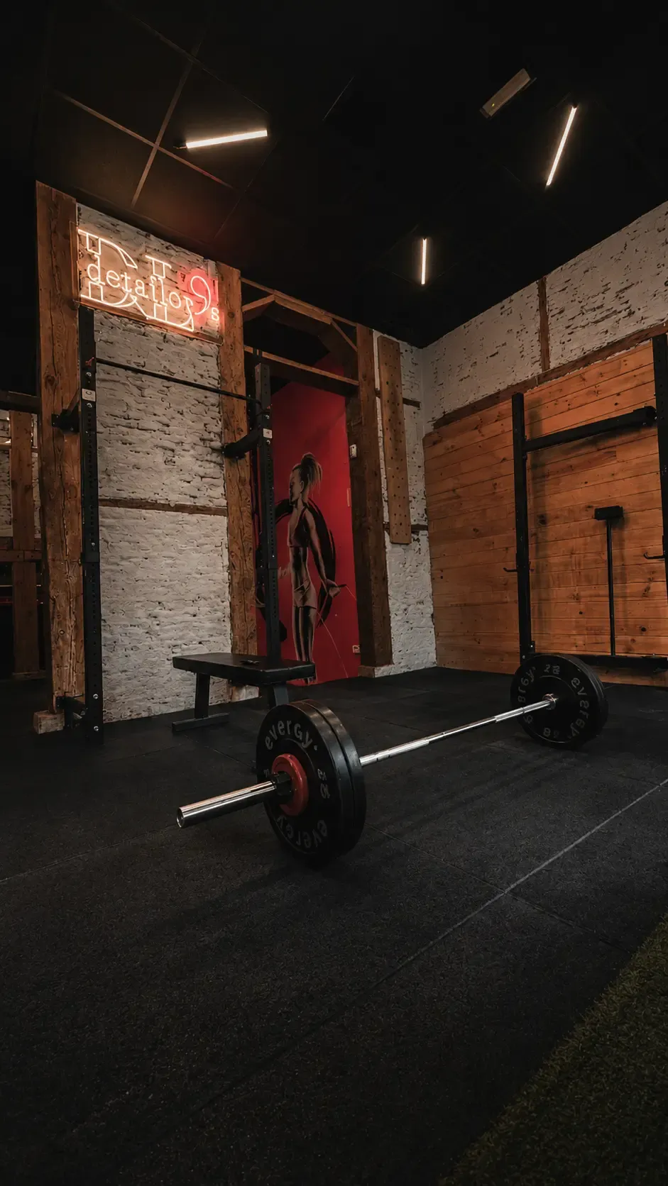 Zona de entrenamiento con barra en Box 28012
